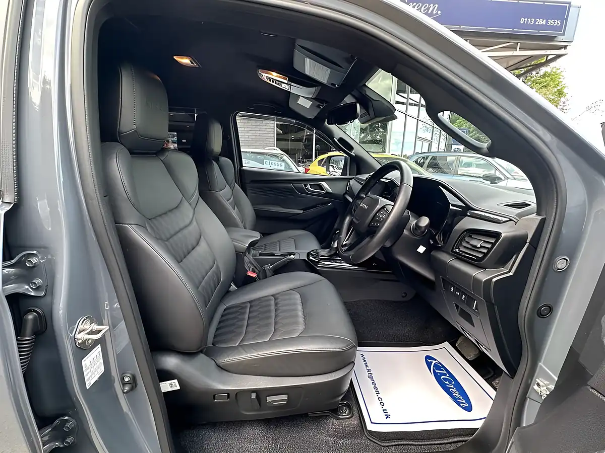 Used 2025 Isuzu D-Max V-Cross Steel Edition Grey - Interior and Exterior details 7