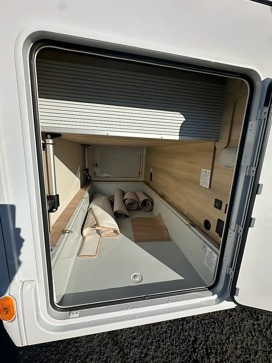Used 2025 Itineo MC740 Spirit Edition - Interior and Exterior details 8
