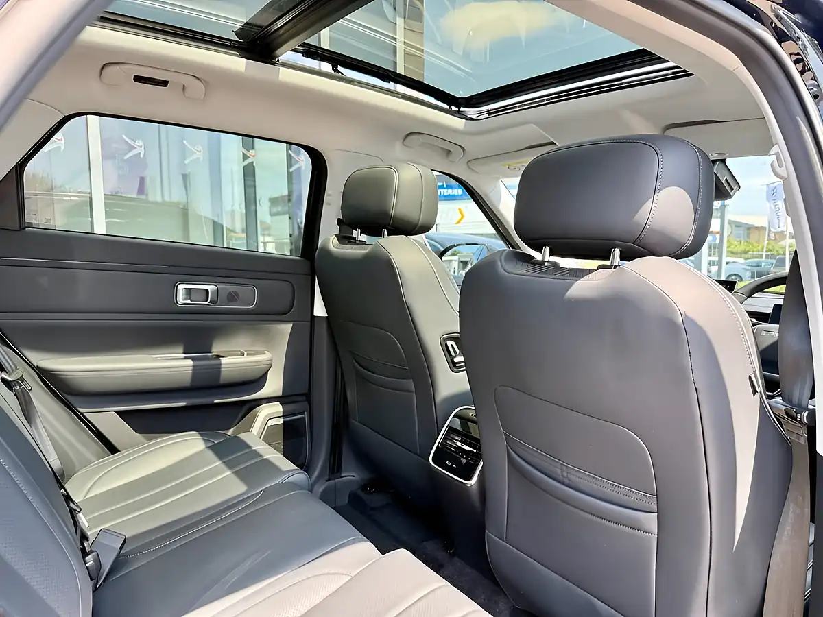 Used 2025 Jaecoo 7 Luxury Black - Interior and Exterior details 18
