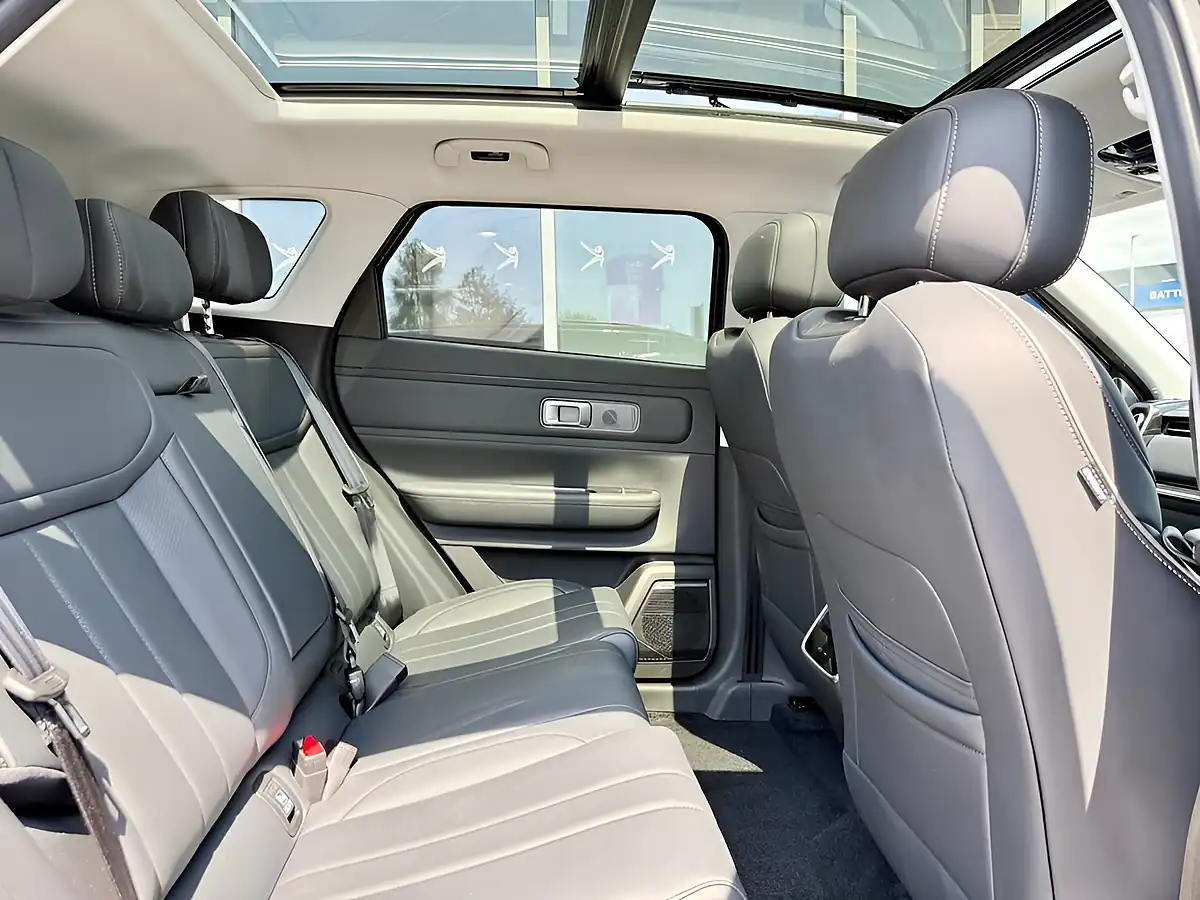 Used 2025 Jaecoo 7 Luxury Black - Interior and Exterior details 19