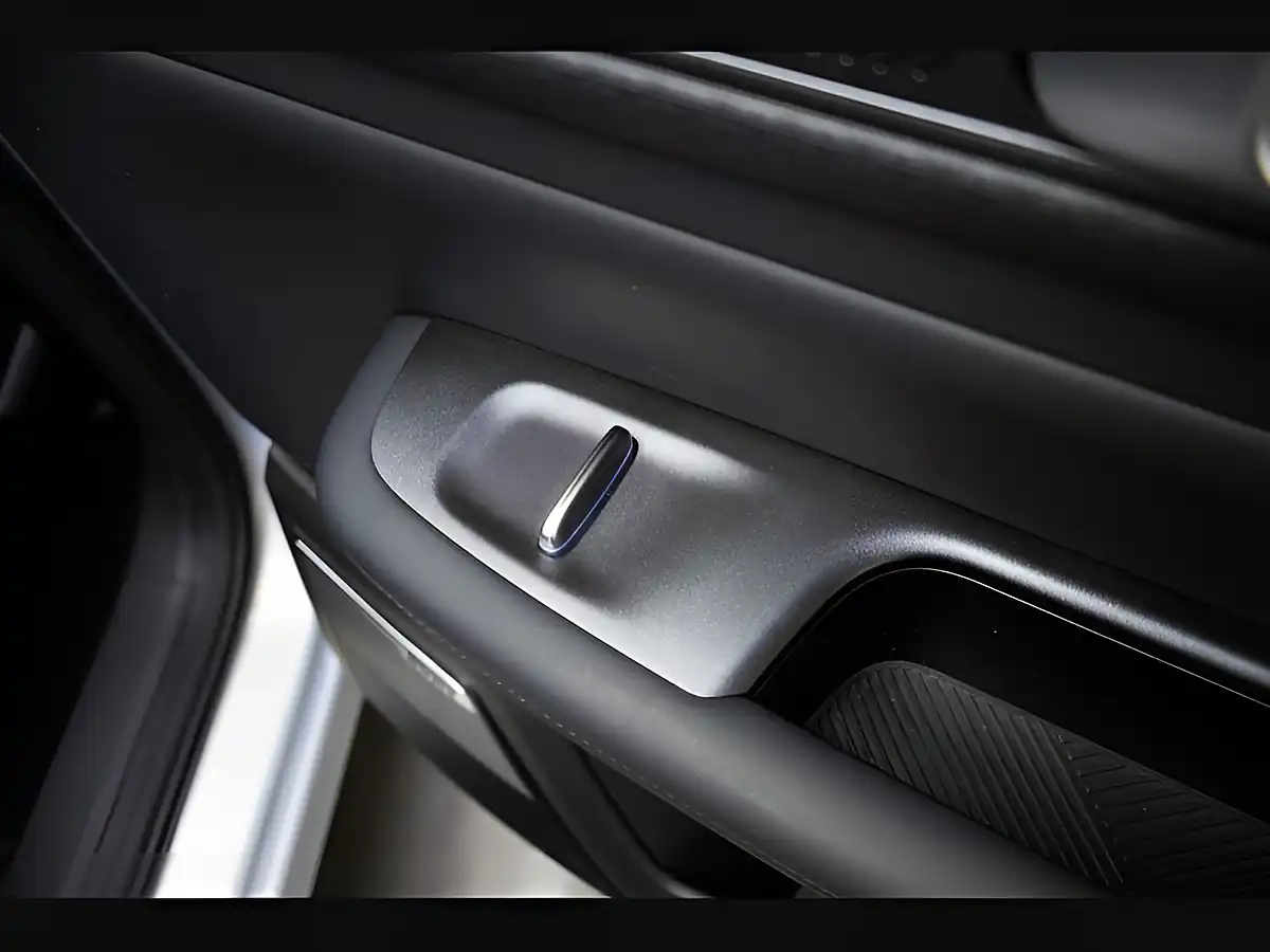 Used 2025 Jaecoo 7 Luxury Silver - Interior and Exterior details 12