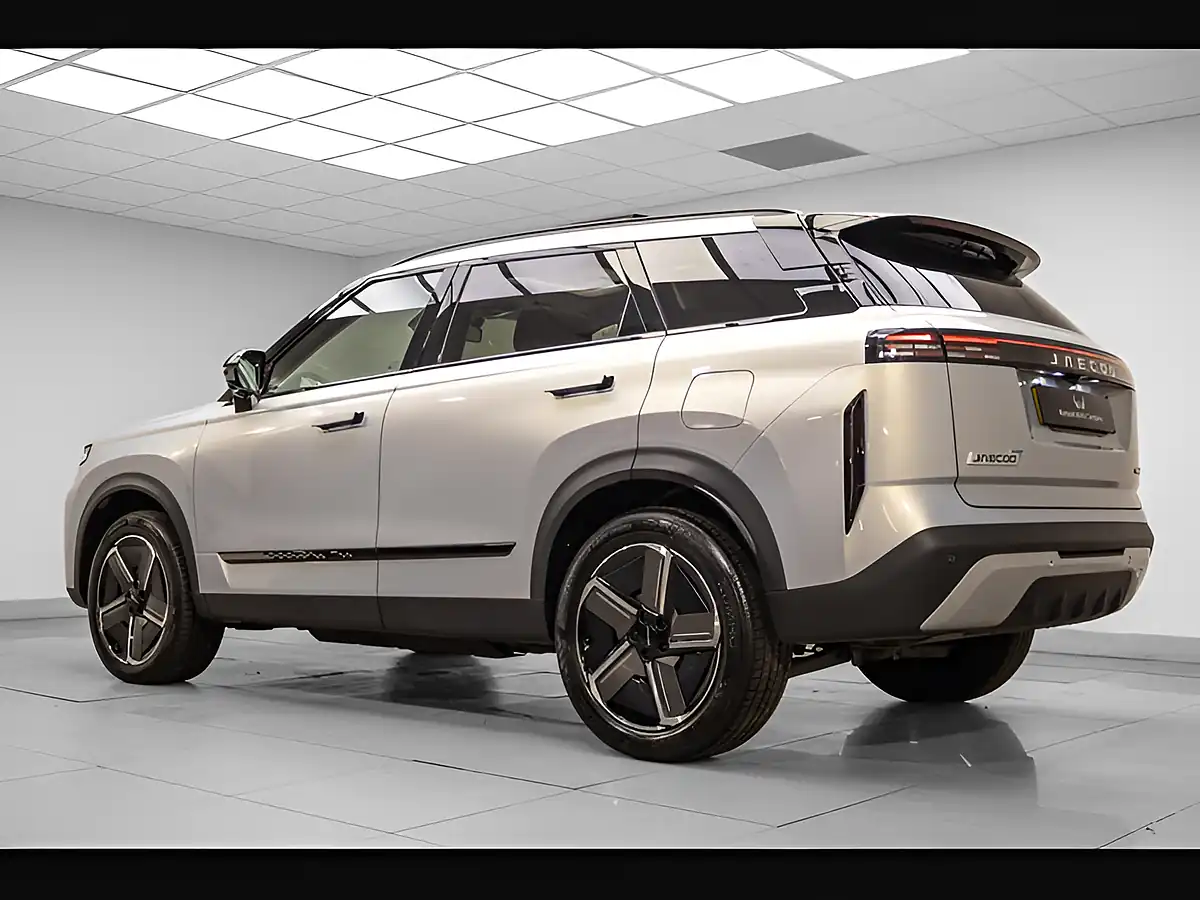 Used 2025 Jaecoo 7 Luxury Silver - Interior and Exterior details 3