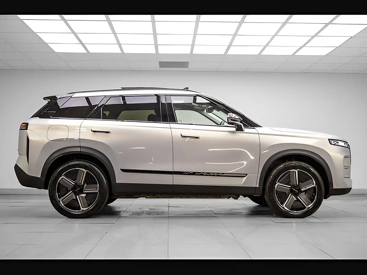 Used 2025 Jaecoo 7 Luxury Silver - Interior and Exterior details 6