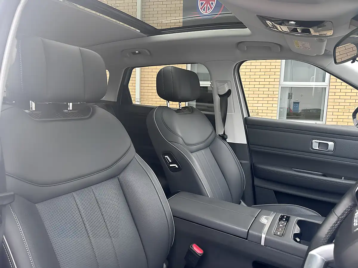 Used 2025 Jaecoo 7 Luxury Silver - Interior and Exterior details 7