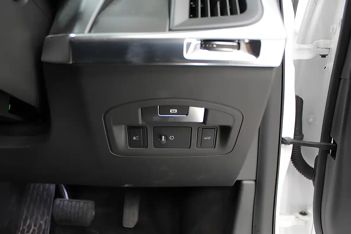 Used 2025 Jaguar I-Pace R-Dynamic Hse Black White - Interior and Exterior details 17