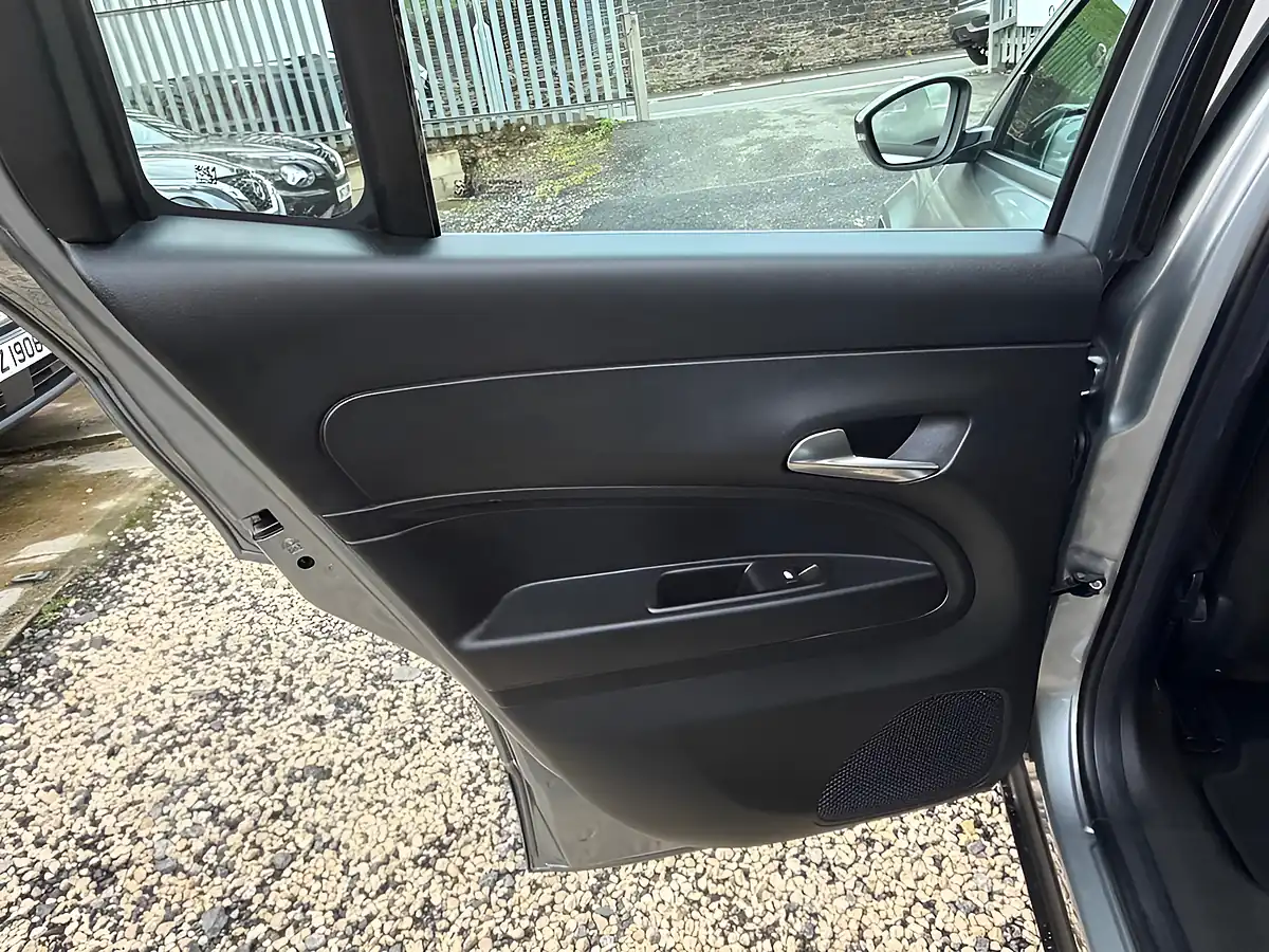Used 2025 Jeep Avenger Altitude Grey - Interior and Exterior details 13