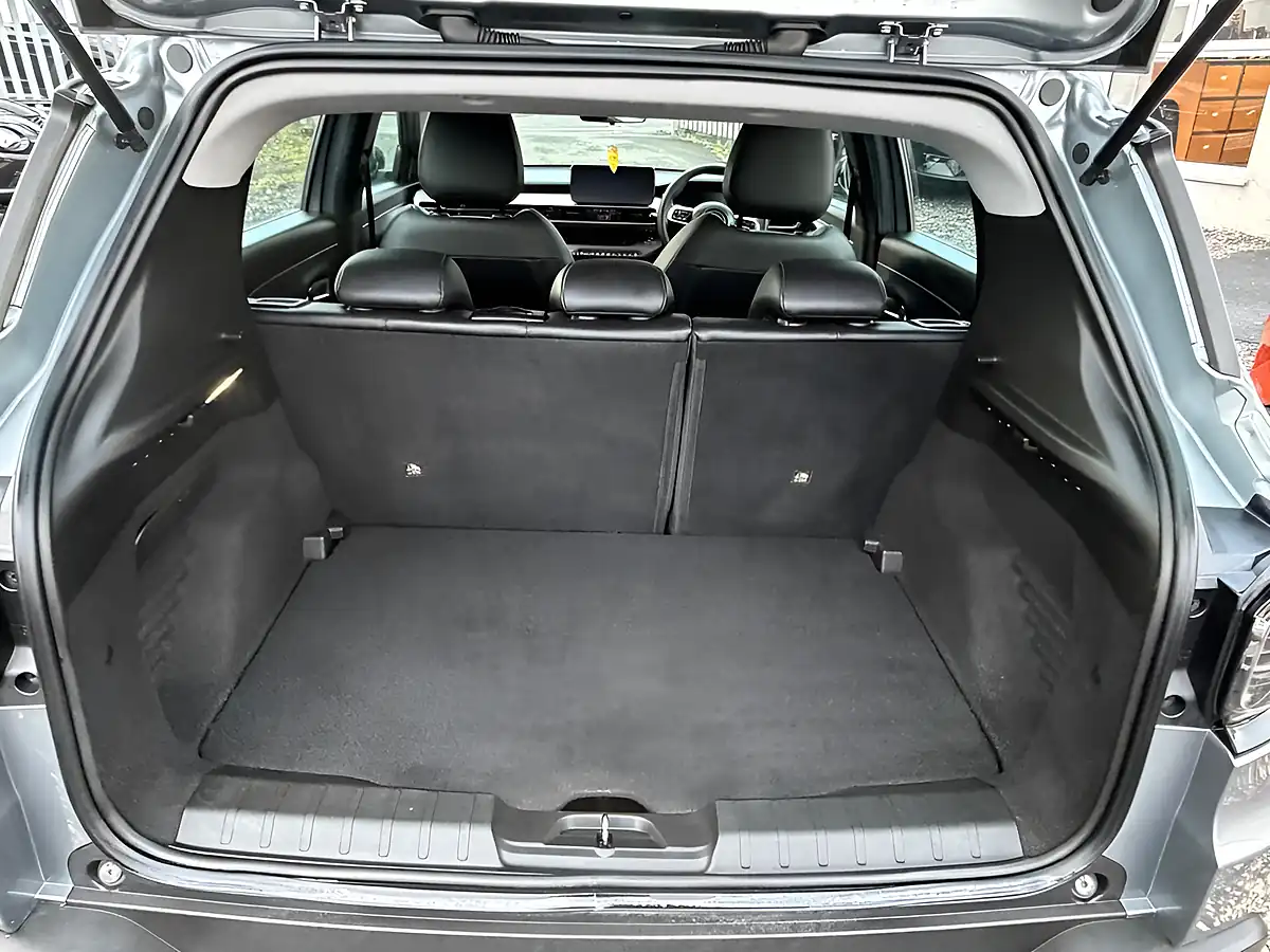 Used 2025 Jeep Avenger Altitude Grey - Interior and Exterior details 17