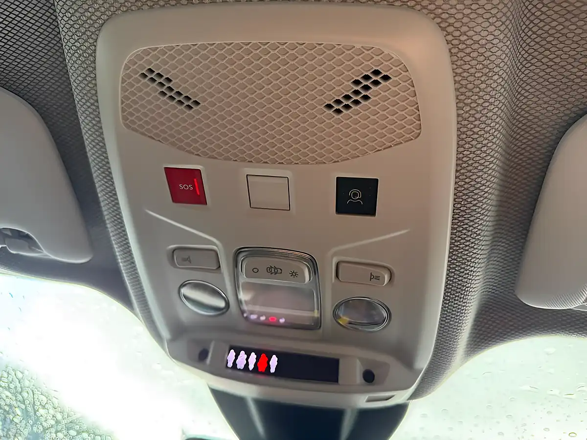 Used 2025 Jeep Avenger Altitude Grey - Interior and Exterior details 9