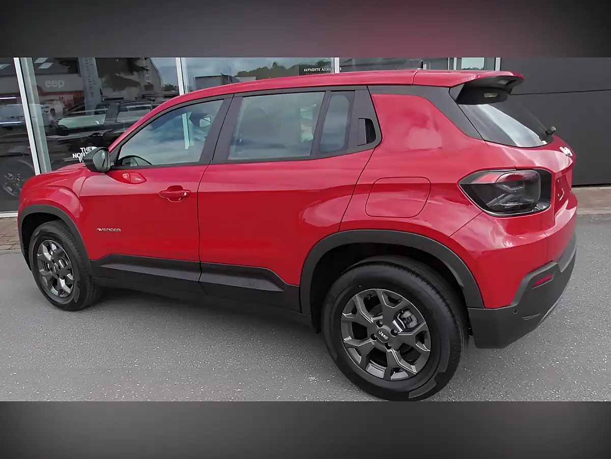 Used 2025 Jeep Avenger Altitude Red - Interior and Exterior details 4
