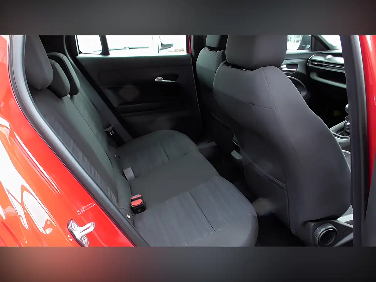 Used 2025 Jeep Avenger Altitude Red - Interior and Exterior details 7