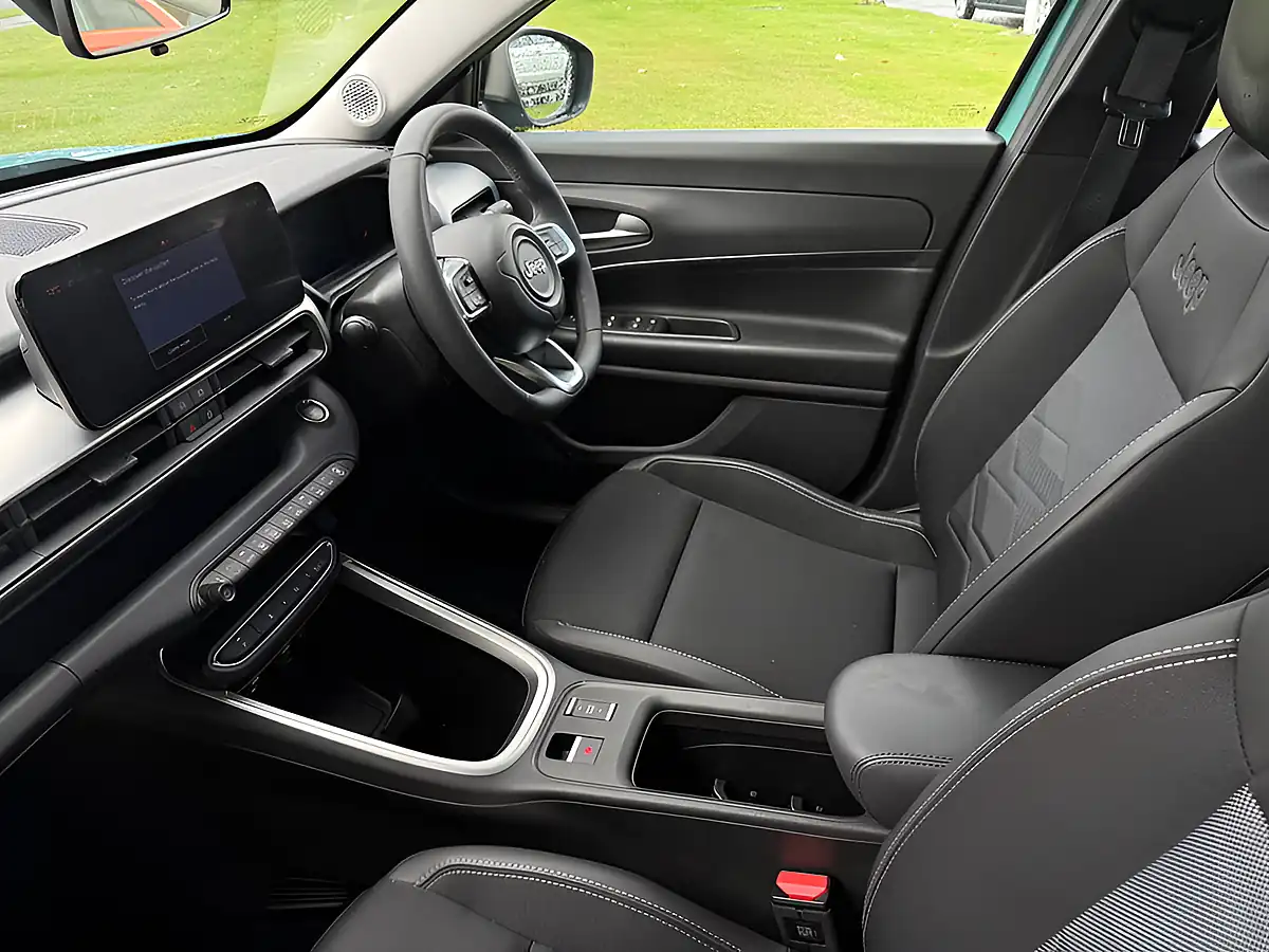 Used 2025 Jeep Avenger Altitude Silver - Interior and Exterior details 13
