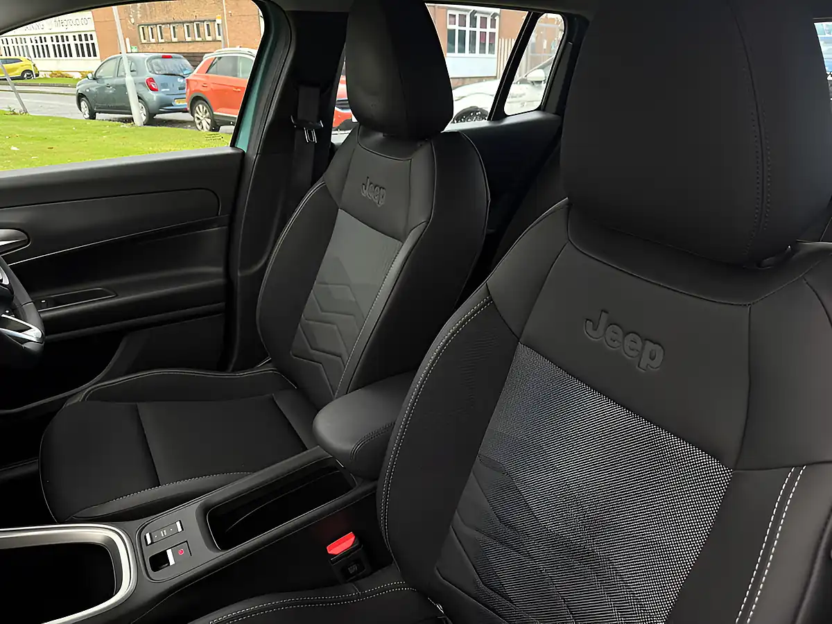 Used 2025 Jeep Avenger Altitude Silver - Interior and Exterior details 14