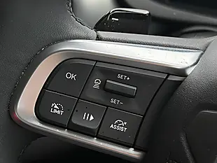 Used 2025 Jeep Avenger Altitude Silver - Interior and Exterior details 19