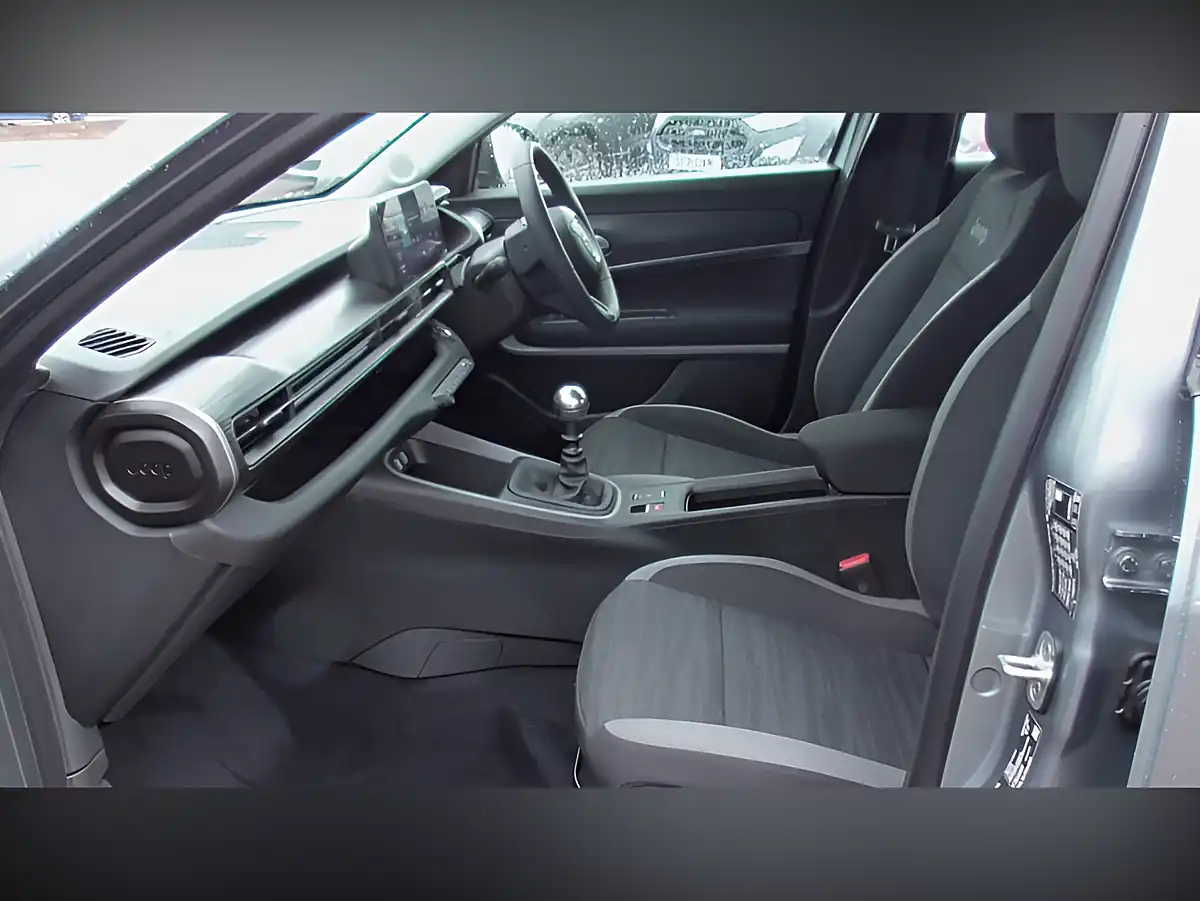 Used 2025 Jeep Avenger Longitude Black - Interior and Exterior details 9