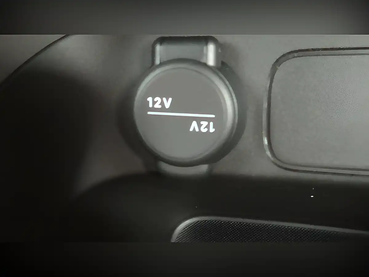 Used 2025 Jeep Avenger Longitude Grey - Interior and Exterior details 10