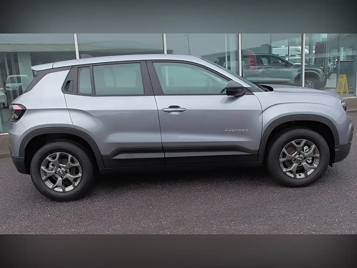 Used 2025 Jeep Avenger Longitude Grey - Interior and Exterior details 4