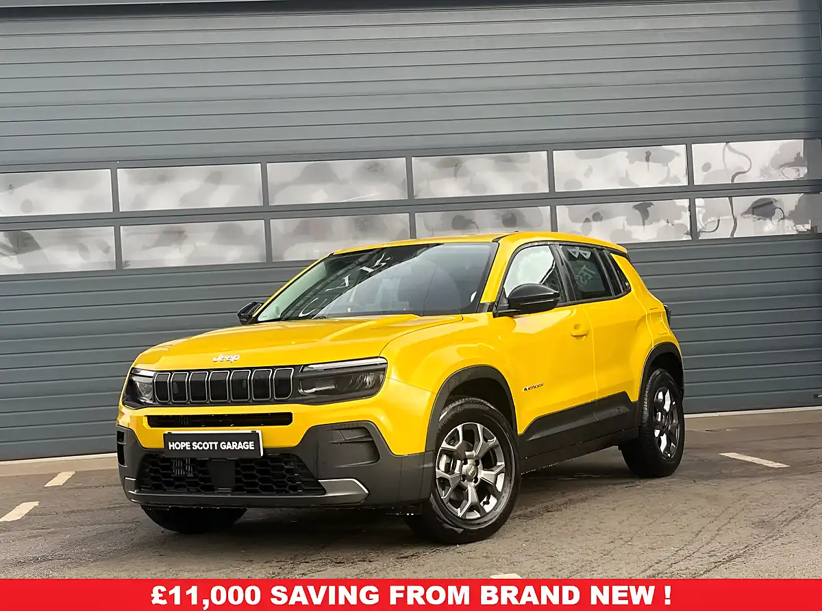 Used 2025 Jeep Avenger Longitude Yellow - Front View