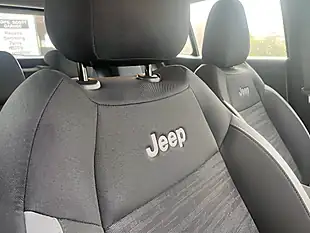 Used 2025 Jeep Avenger Longitude Yellow - Interior and Exterior details 11