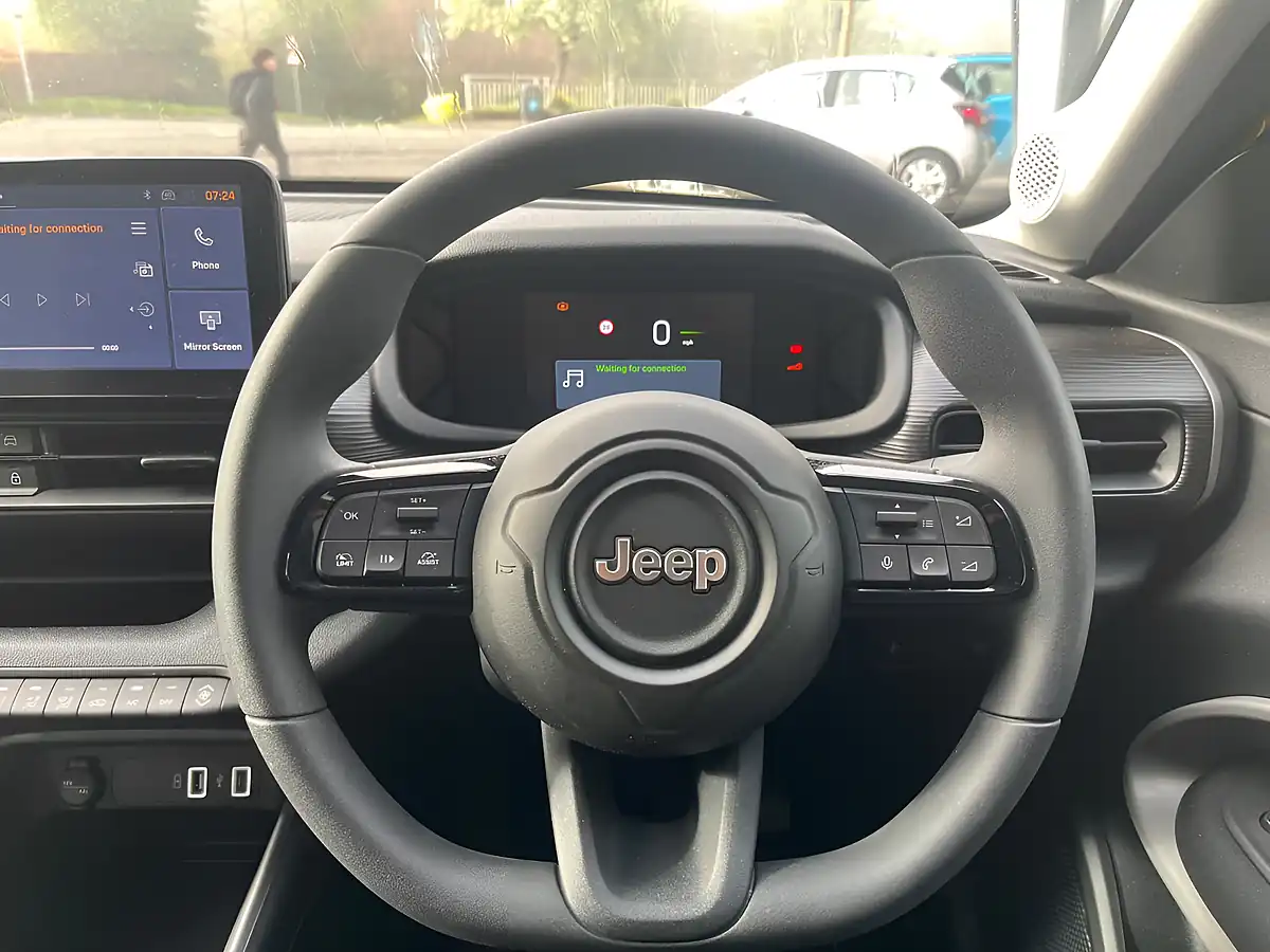 Used 2025 Jeep Avenger Longitude Yellow - Interior and Exterior details 12