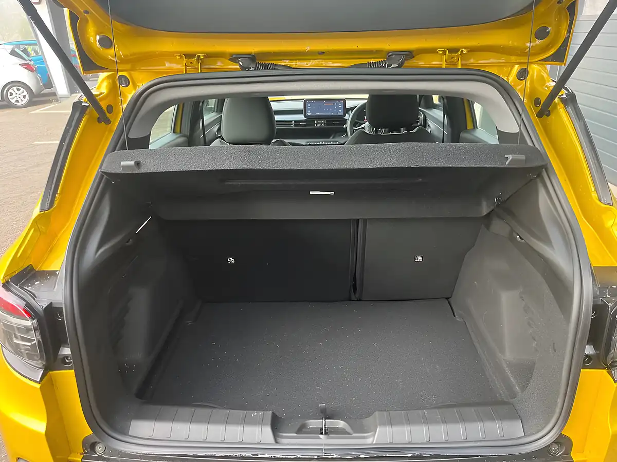 Used 2025 Jeep Avenger Longitude Yellow - Interior and Exterior details 18