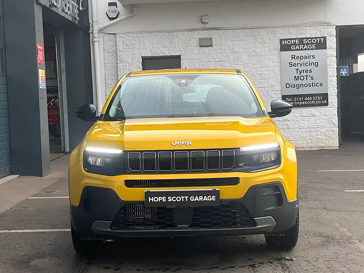 Used 2025 Jeep Avenger Longitude Yellow - Interior and Exterior details 5
