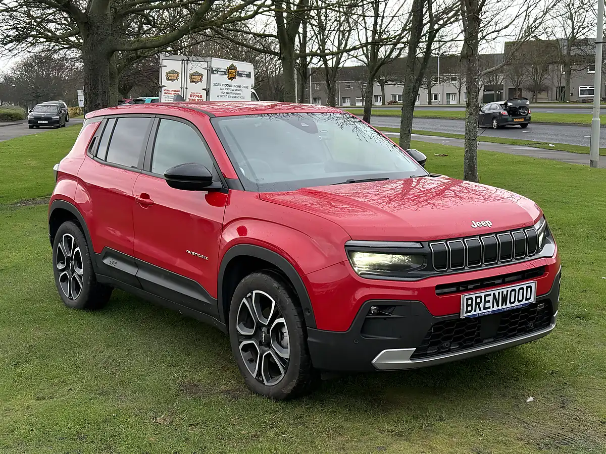 Used 2025 Jeep Avenger Summit Red - Front View