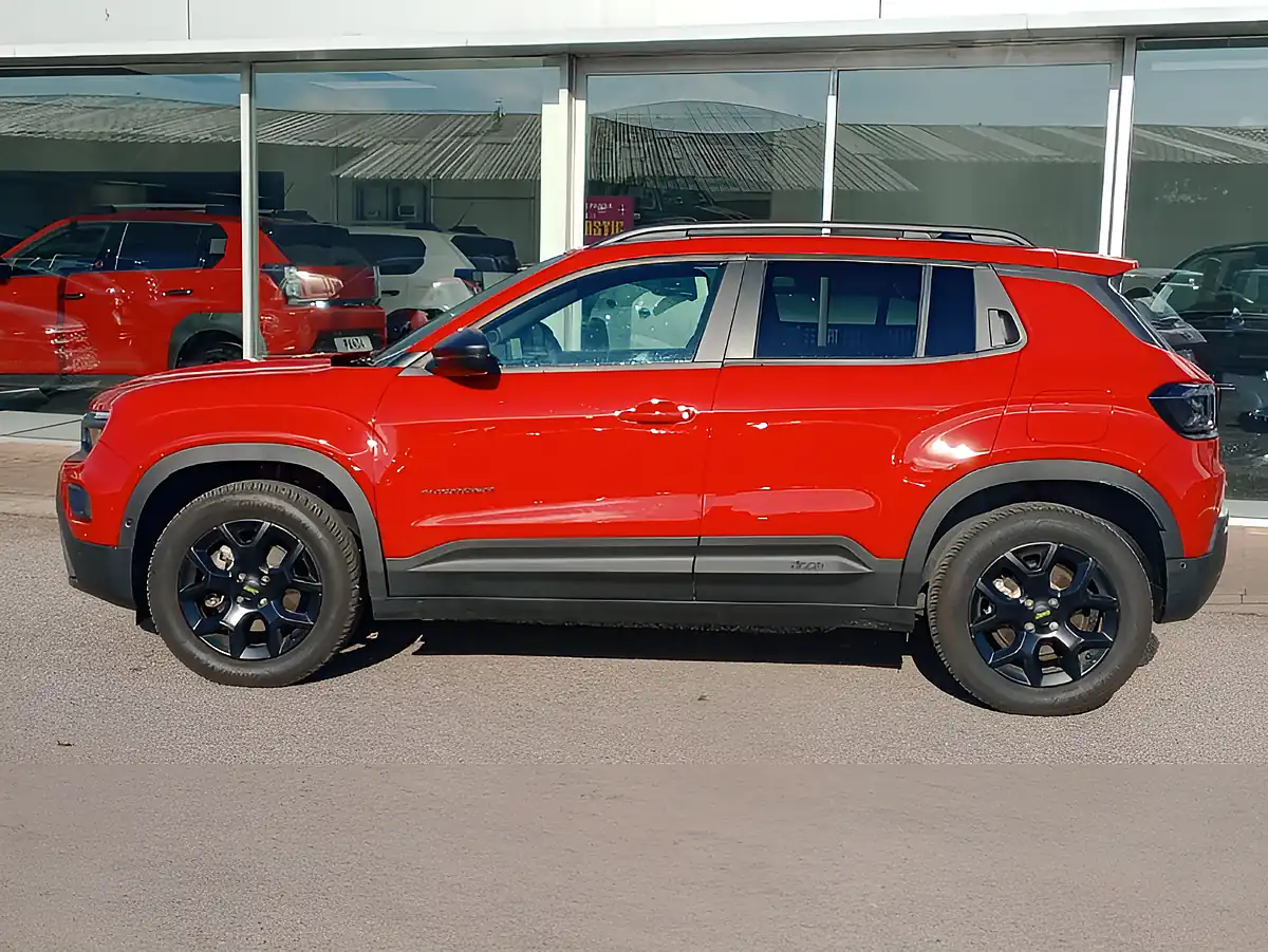 Used 2025 Jeep Avenger Upland Red - Interior and Exterior details 4