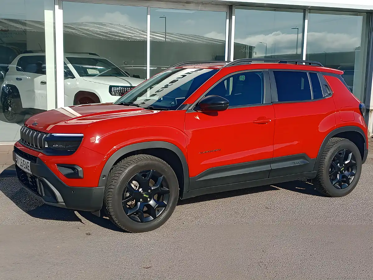 Used 2025 Jeep Avenger Upland Red - Interior and Exterior details 5