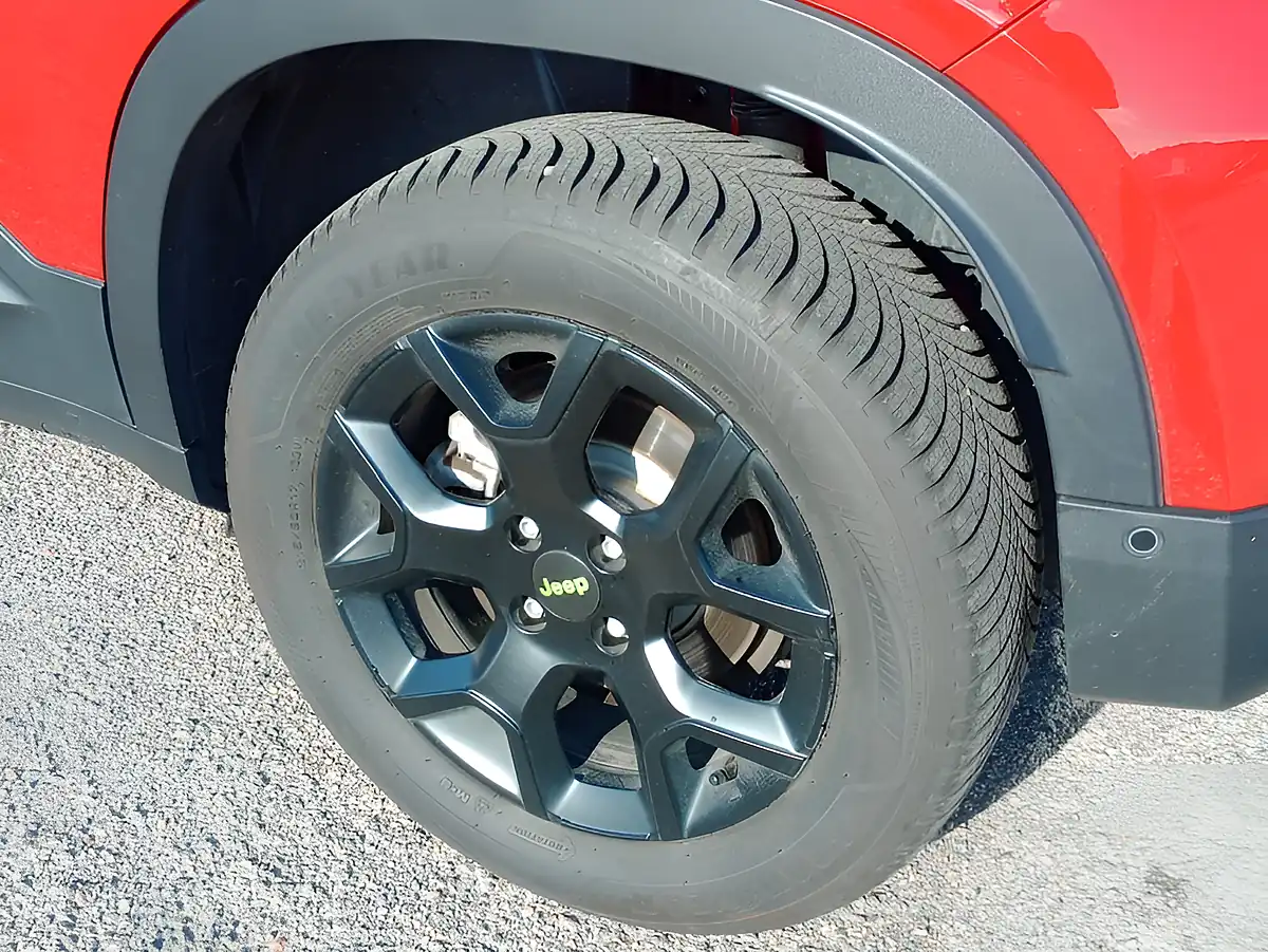 Used 2025 Jeep Avenger Upland Red - Interior and Exterior details 8