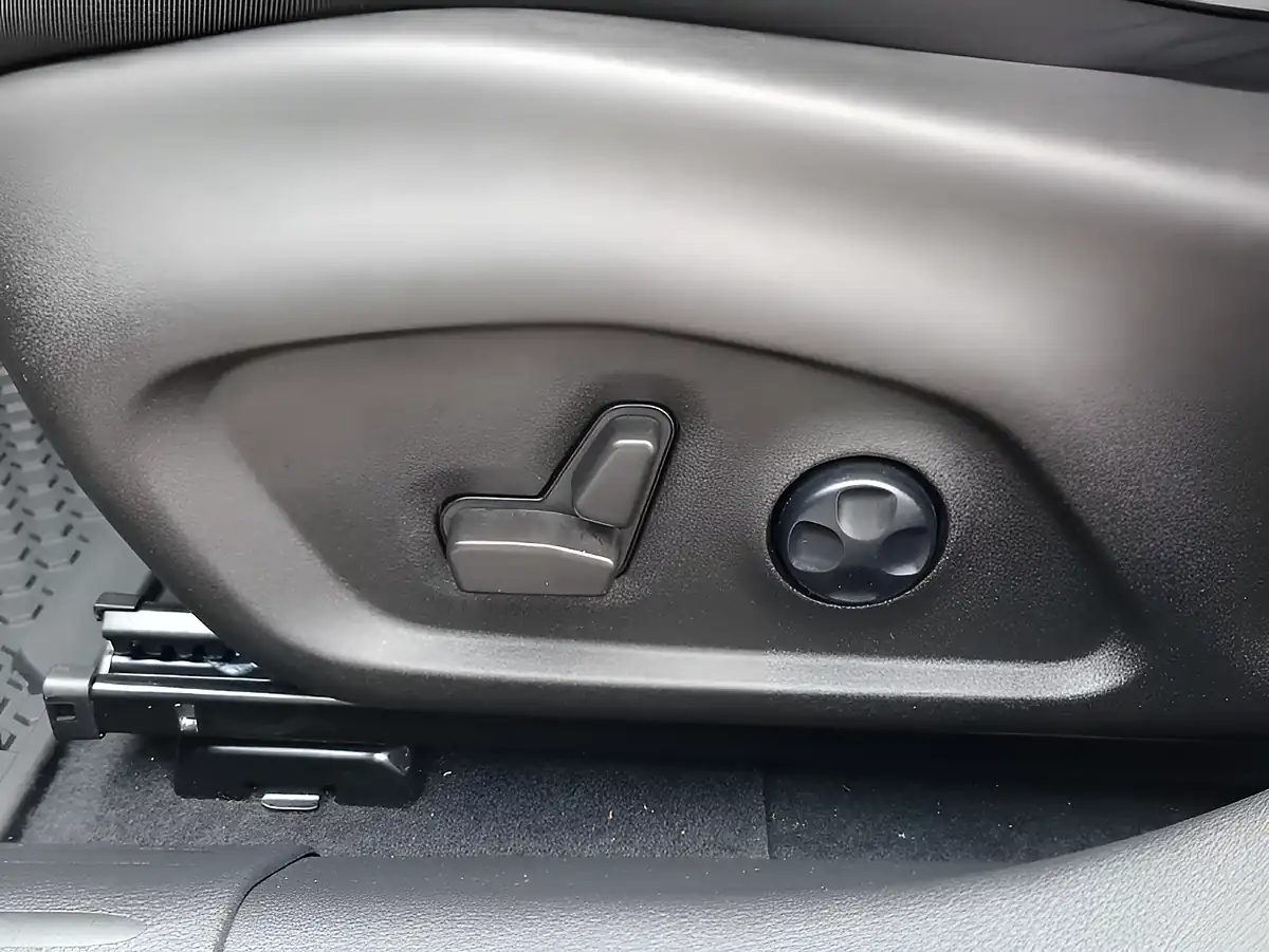 Used 2025 Jeep Compass Trailhawk Black - Interior and Exterior details 19