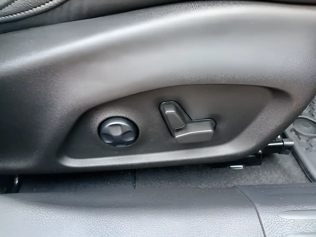 Used 2025 Jeep Compass Trailhawk Black - Interior and Exterior details 9