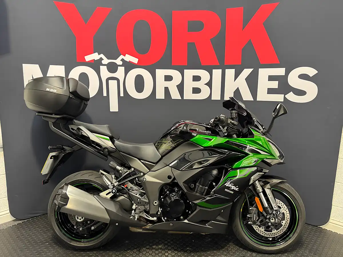 Used 2025 Kawasaki Ninja 1000SX - Front View