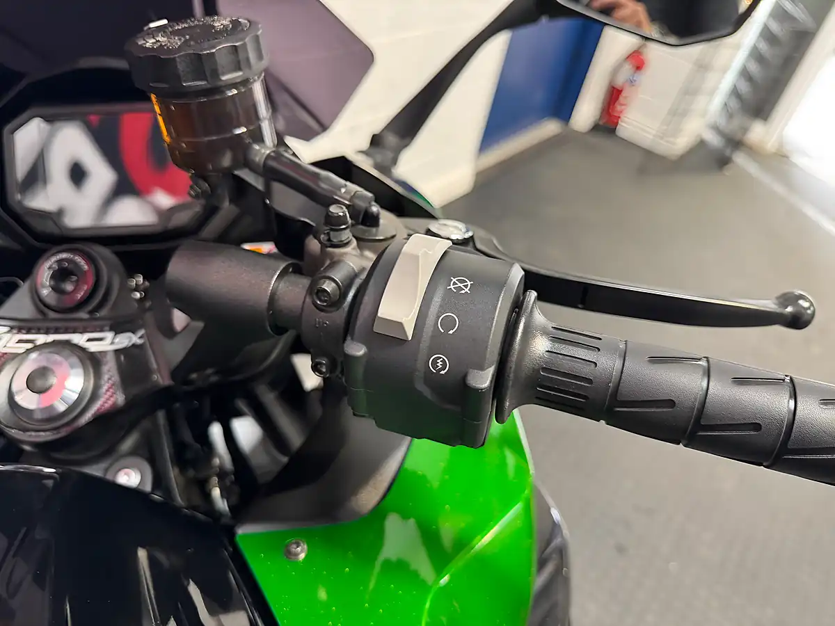 Used 2025 Kawasaki Ninja 1000SX - Interior and Exterior details 14