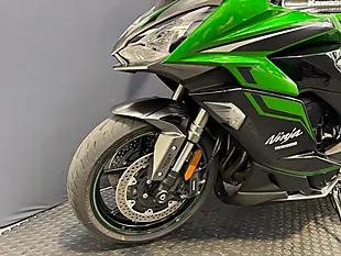 Used 2025 Kawasaki Ninja 1000SX - Interior and Exterior details 16
