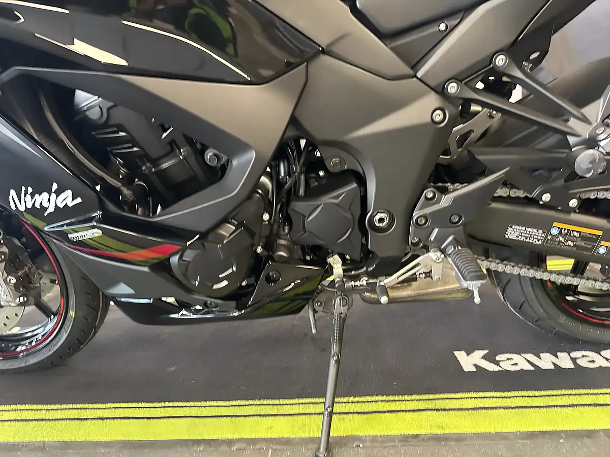 Used 2025 Kawasaki Ninja 1100 Sx Se Grey - Interior and Exterior details 16