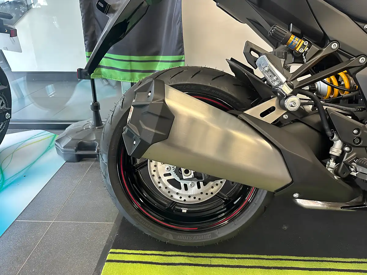 Used 2025 Kawasaki Ninja 1100 Sx Se Grey - Interior and Exterior details 4