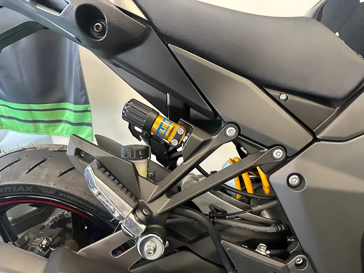 Used 2025 Kawasaki Ninja 1100 Sx Se Grey - Interior and Exterior details 5