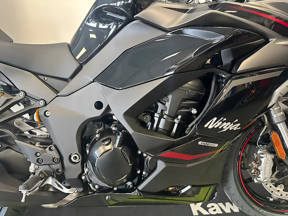 Used 2025 Kawasaki Ninja 1100 Sx Se Grey - Interior and Exterior details 6