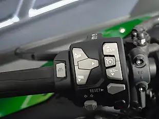 Used 2025 Kawasaki Ninja H2 Sx Se Green - Interior and Exterior details 5