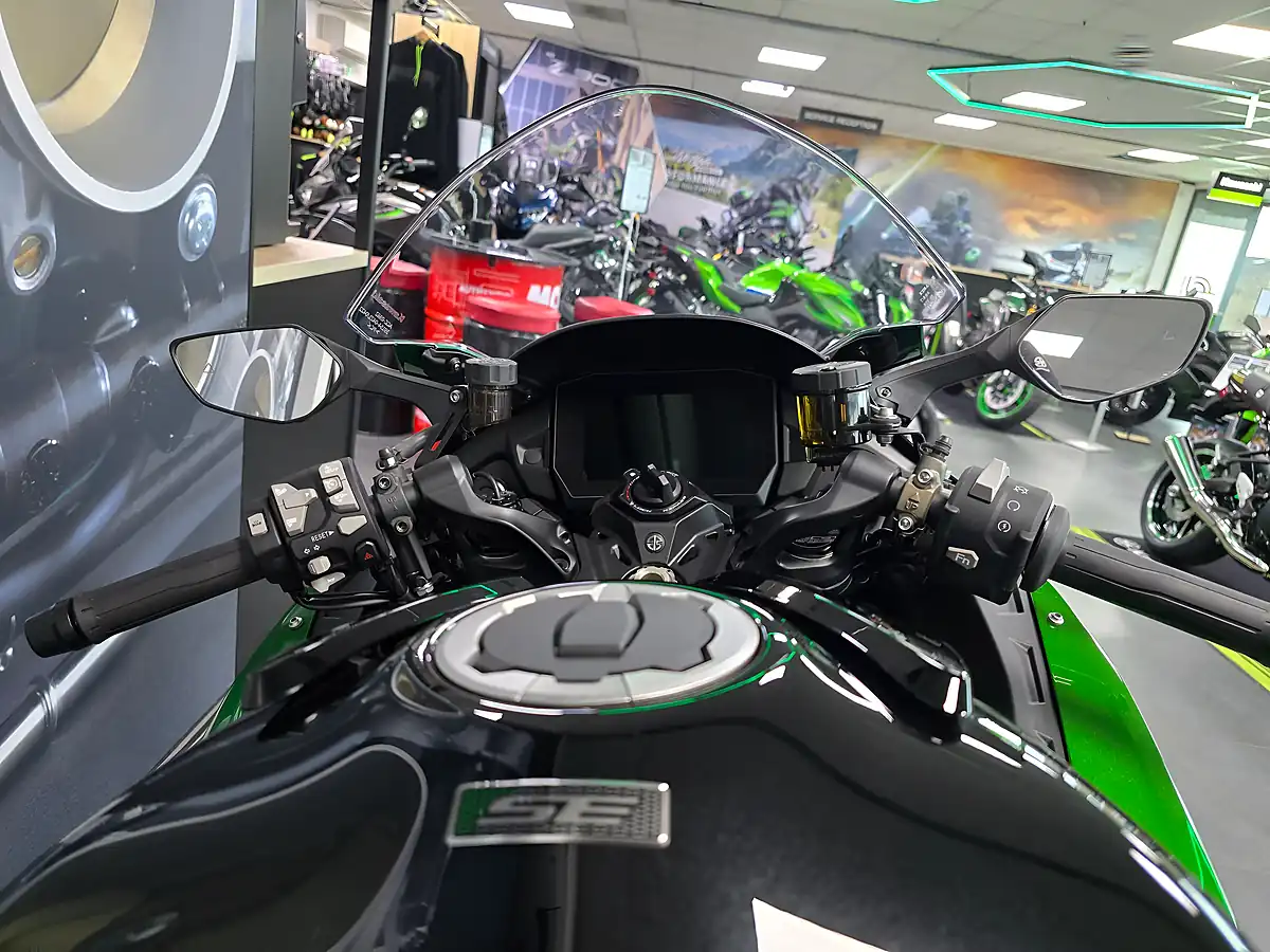 Used 2025 Kawasaki Ninja H2 Sx Se Green - Interior and Exterior details 6
