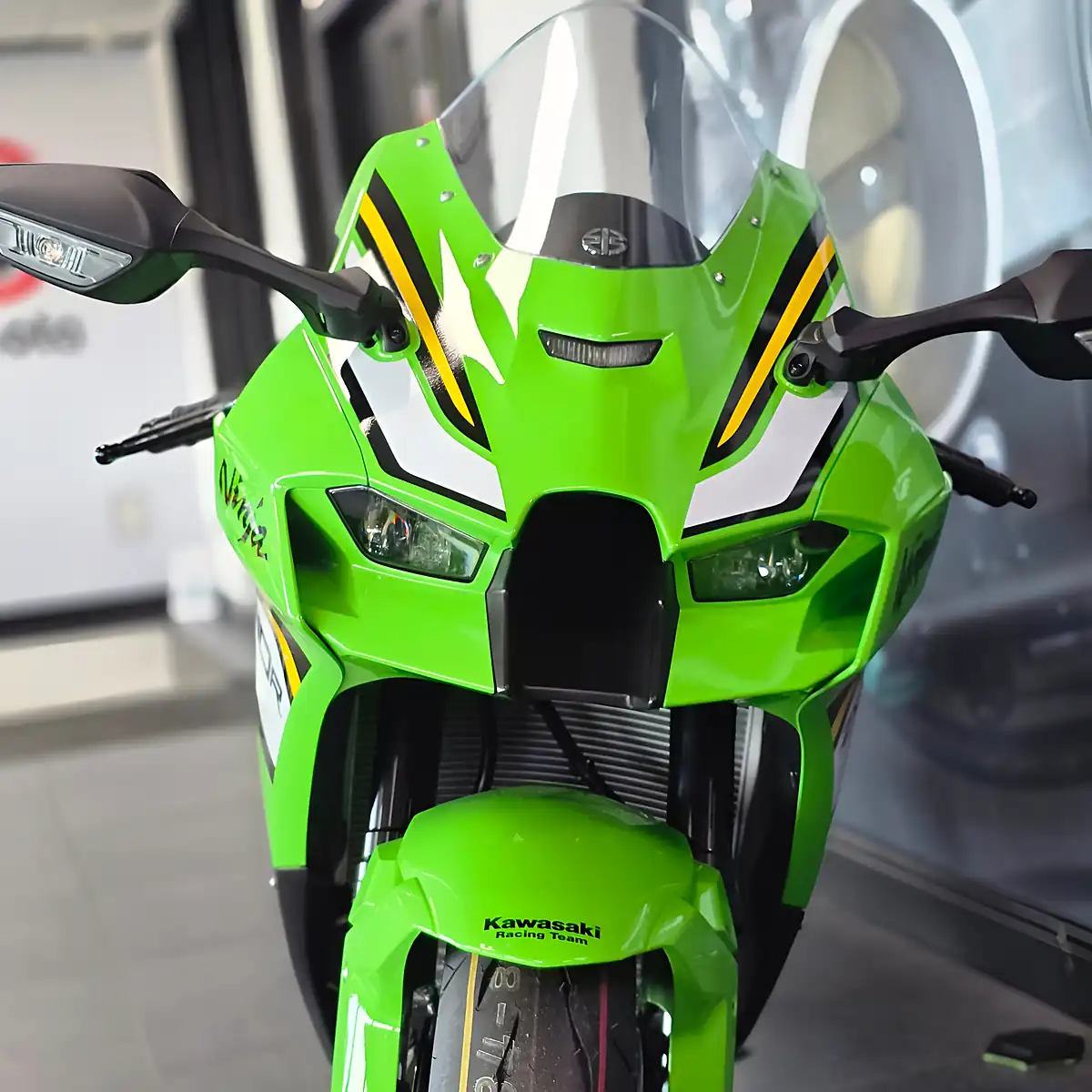 Used 2025 Kawasaki Ninja ZX-10R Super Sports Green - Interior and Exterior details 10