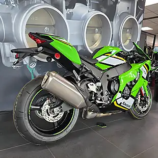 Used 2025 Kawasaki Ninja ZX-10R Super Sports Green - Interior and Exterior details 2