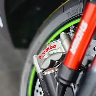 Used 2025 Kawasaki Ninja ZX-10R Super Sports Green - Interior and Exterior details 4