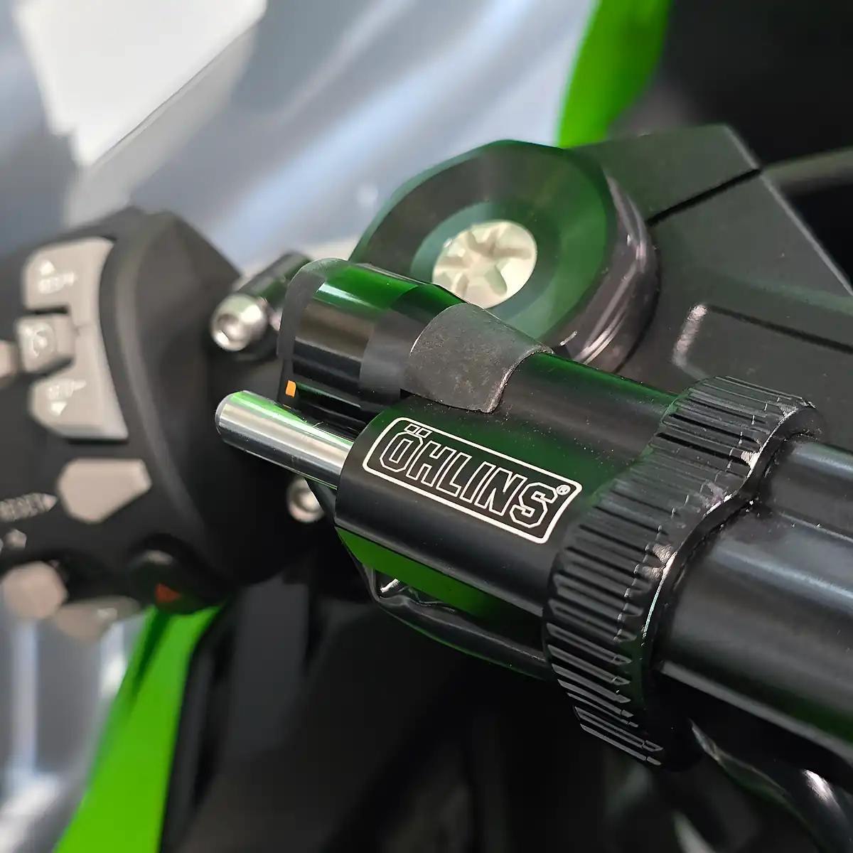 Used 2025 Kawasaki Ninja ZX-10R Super Sports Green - Interior and Exterior details 5
