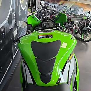 Used 2025 Kawasaki Ninja ZX-10R Super Sports Green - Interior and Exterior details 6