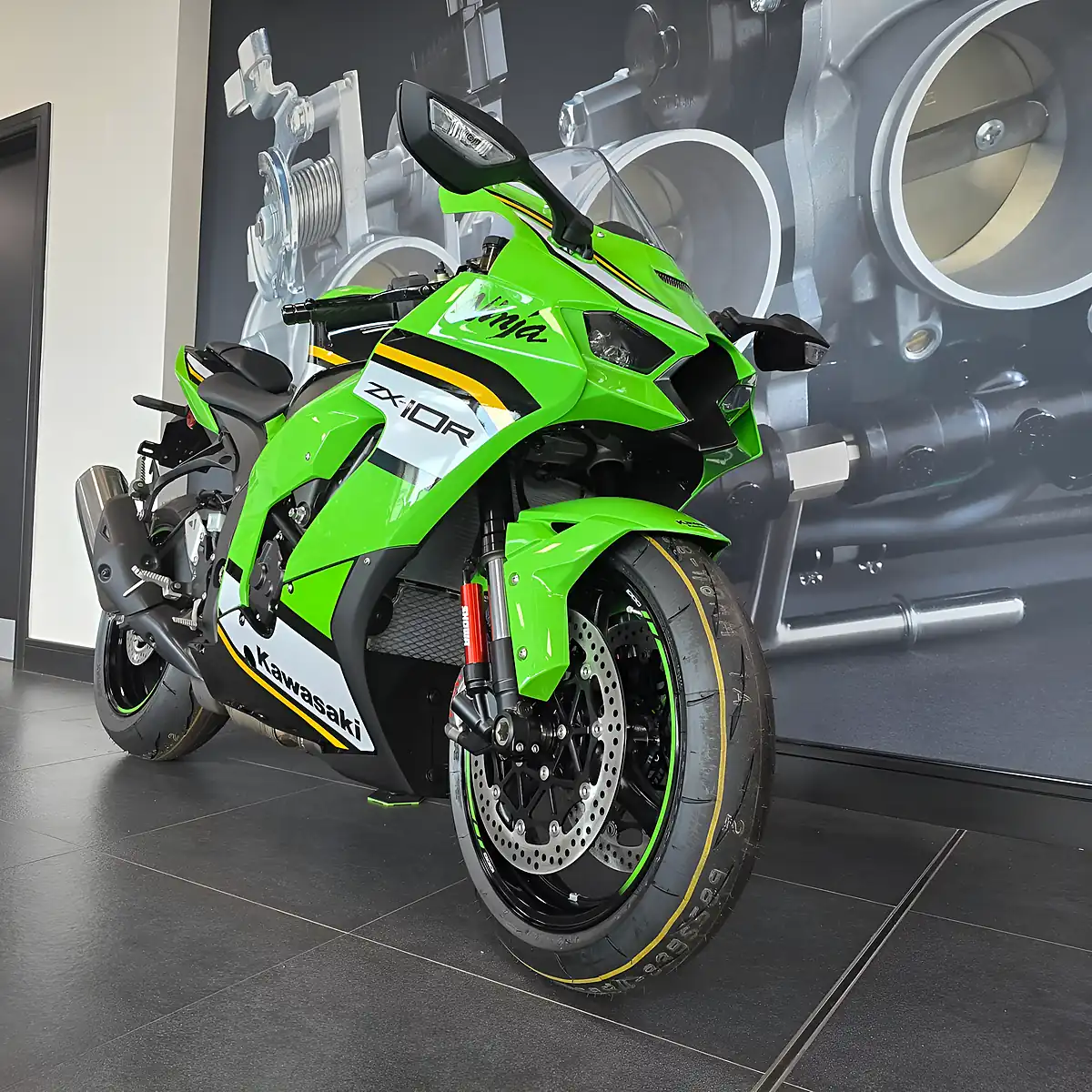 Used 2025 Kawasaki Ninja ZX-10R Super Sports Green - Interior and Exterior details 7