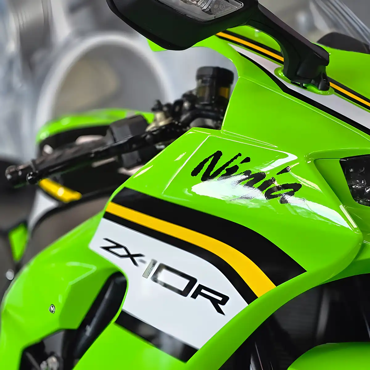 Used 2025 Kawasaki Ninja ZX-10R Super Sports Green - Interior and Exterior details 9