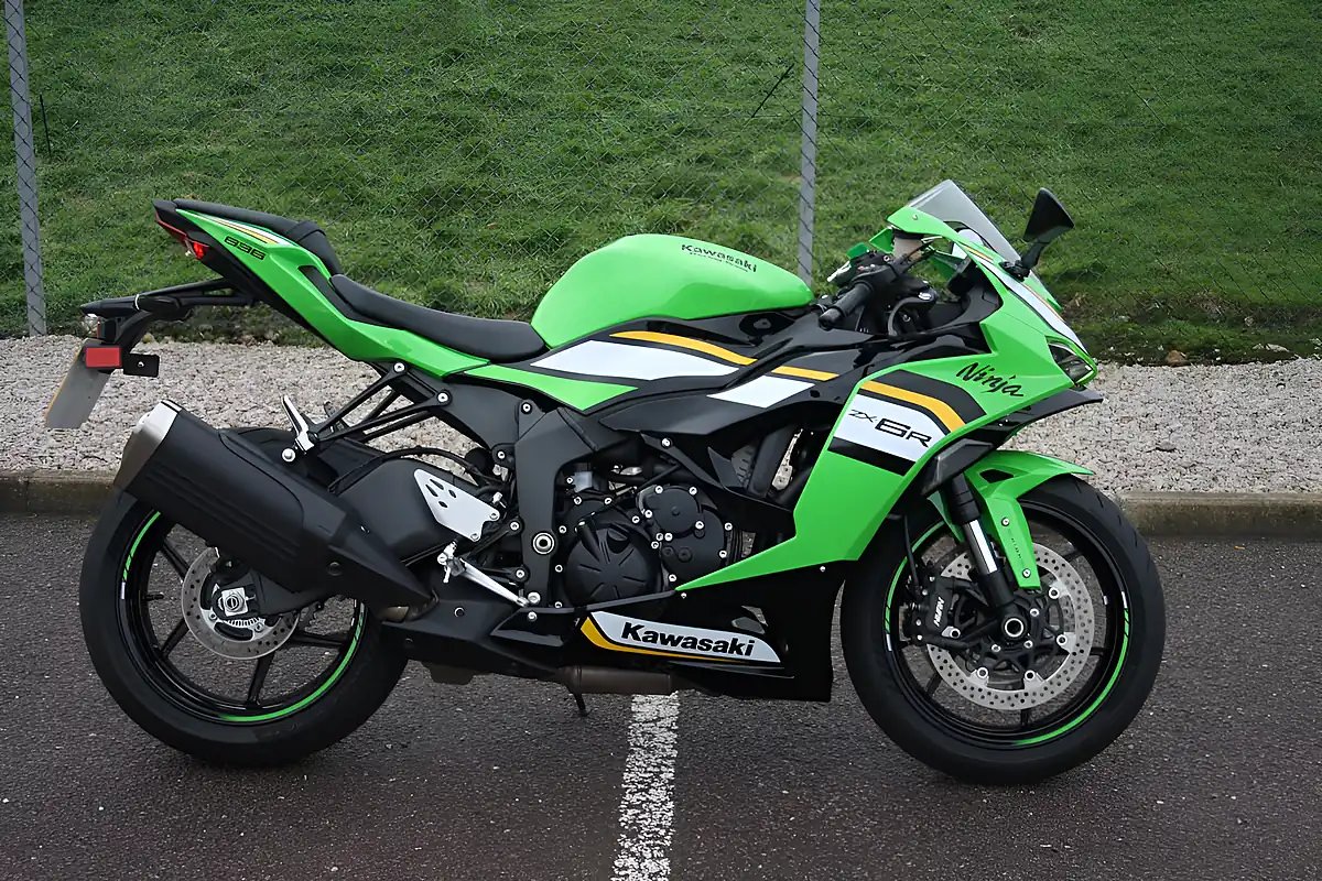 Used 2025 Kawasaki Ninja ZX-6R Ex-Demo Green/Black/White - Front View