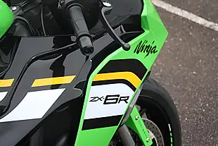 Used 2025 Kawasaki Ninja ZX-6R Ex-Demo Green/Black/White - Interior and Exterior details 12
