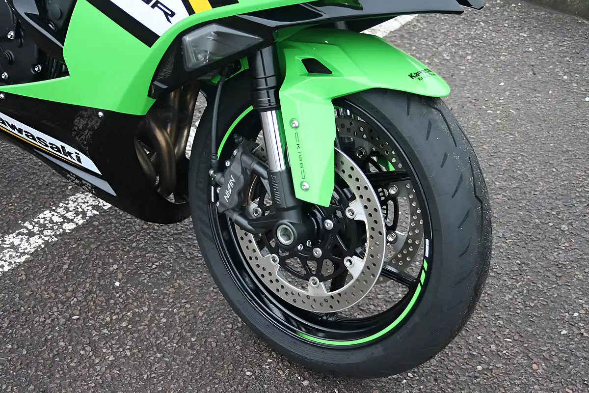 Used 2025 Kawasaki Ninja ZX-6R Ex-Demo Green/Black/White - Interior and Exterior details 15